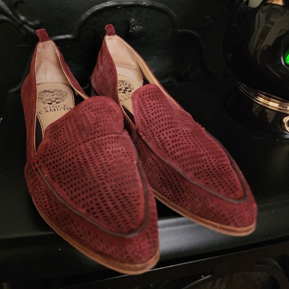 Vince Camuto Burgundy Suede Loafers Slip On Womens Size 7.5